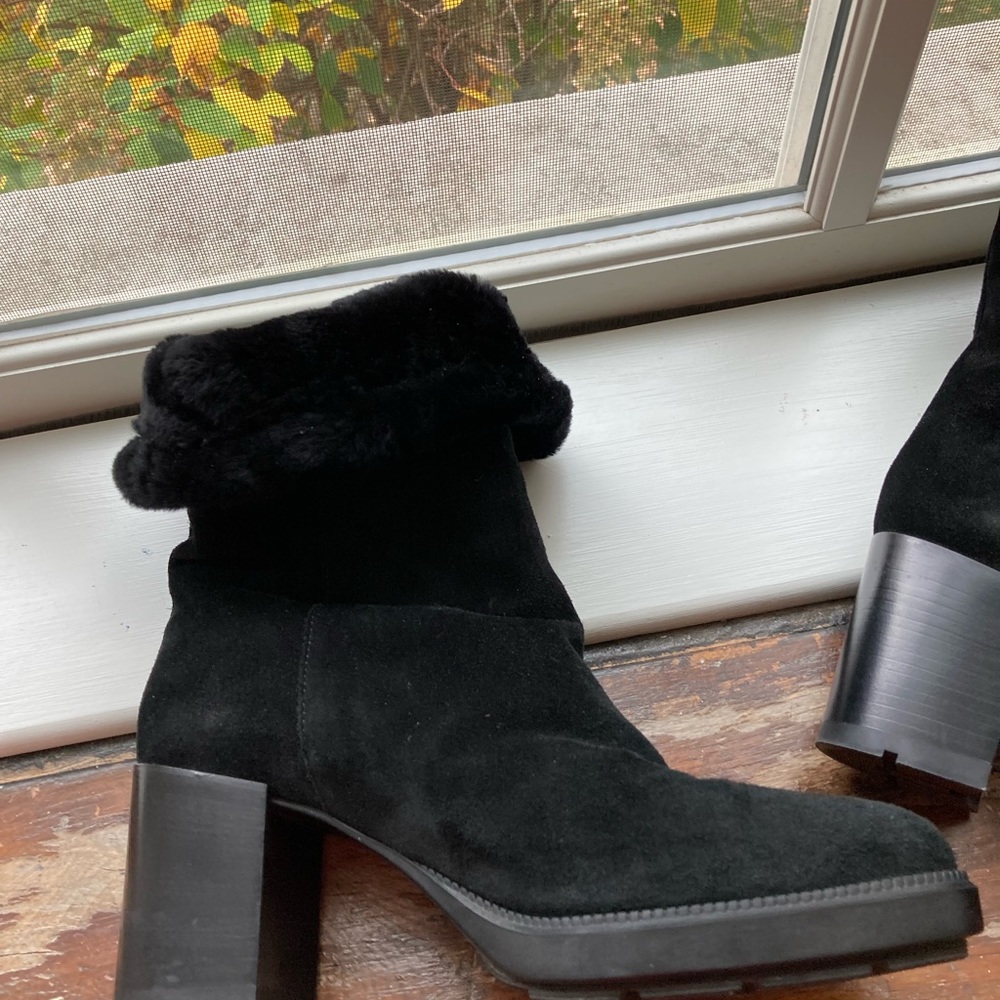 Aquatalia Boots - New Condition         Black Suede w/Shearling - Made in Italy